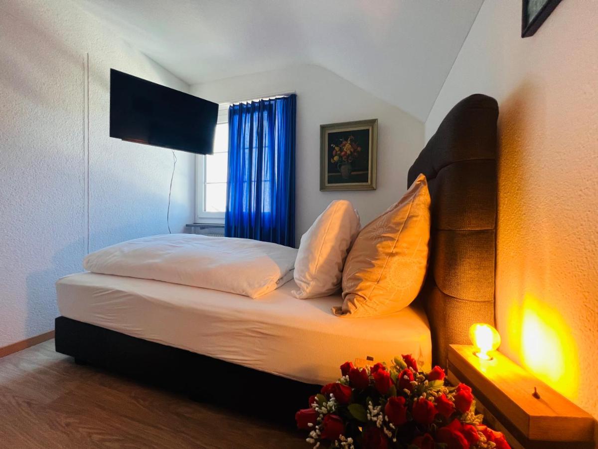 Hotel Hirschen Hinwil Buitenkant foto