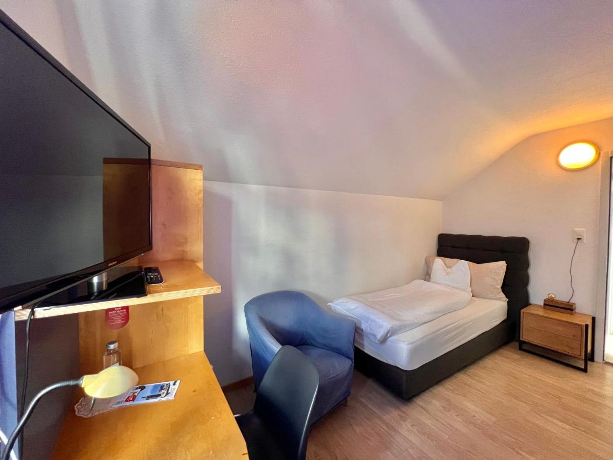 Hotel Hirschen Hinwil Buitenkant foto
